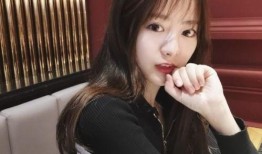 余霜爆料女解说恋情视频,揭秘女解说甜蜜爱情故事